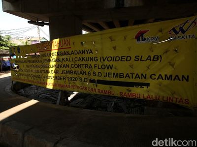 Foto Proyek Pelebaran Jembatan Kali Cakung yang Tak Kunjung Rampung