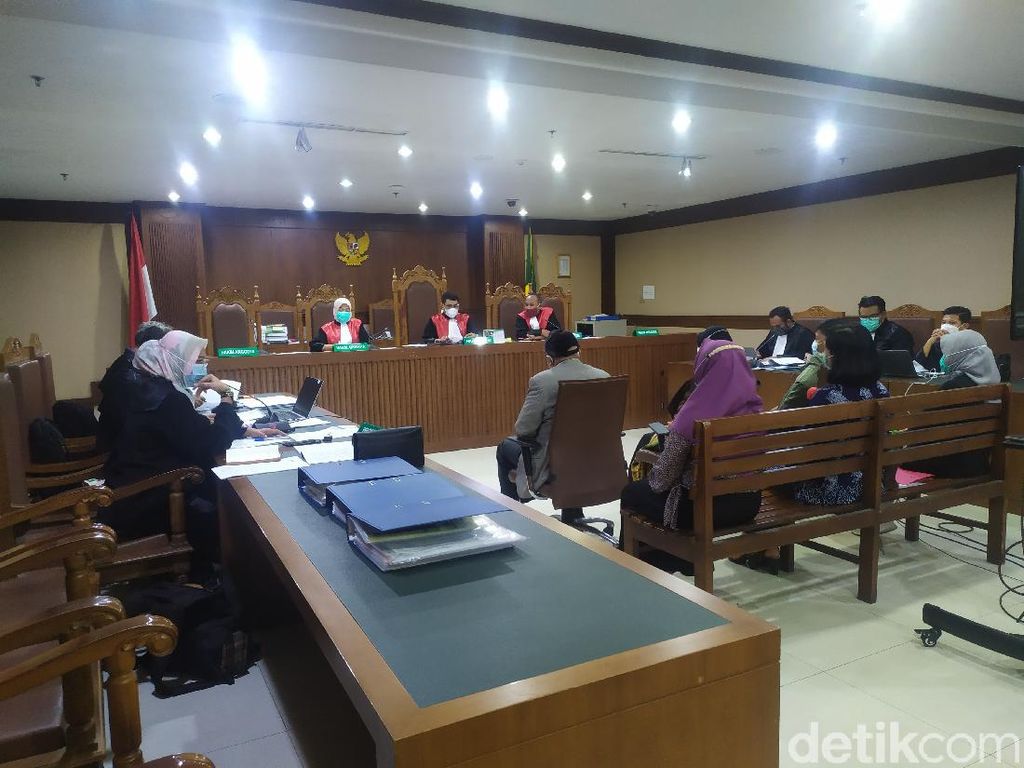 Pemkab Indramayu Minta RS Milik Rohadi PNS Tajir Diaktifkan Untuk COVID Pemkab Indramayu Minta RS Milik Rohadi PNS Tajir Diaktifkan Untuk COVID