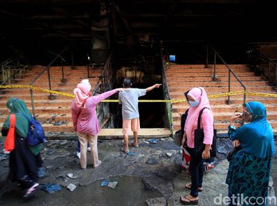 Sisa-sisa Kebakaran Pasar Inpres Pasar Minggu jadi Tontonan