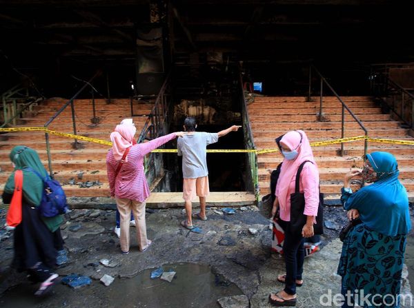 Sisa-sisa Kebakaran Pasar Inpres Pasar Minggu jadi Tontonan