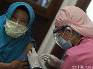 Menkes Akui Target Vaksinasi COVID-19 Harian Berkurang, Ini Sebabnya