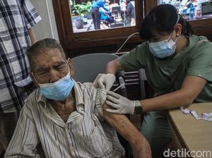 Pemkot Surabaya Door to Door Demi Percepat Vaksinasi Lansia