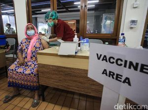 Tak Batalkan Puasa, Vaksinasi COVID-19 Tetap Digelar Saat Ramadhan