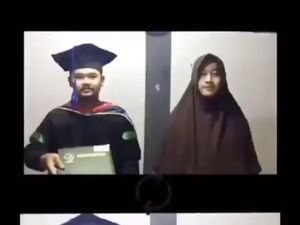 Aksi Mahasiswa Saat Wisuda Online Viral Bikin Ngakak, Akting Jadi Orangtua Aksi Mahasiswa Saat Wisuda Online Viral Bikin Ngakak, Akting Jadi Orangtua
