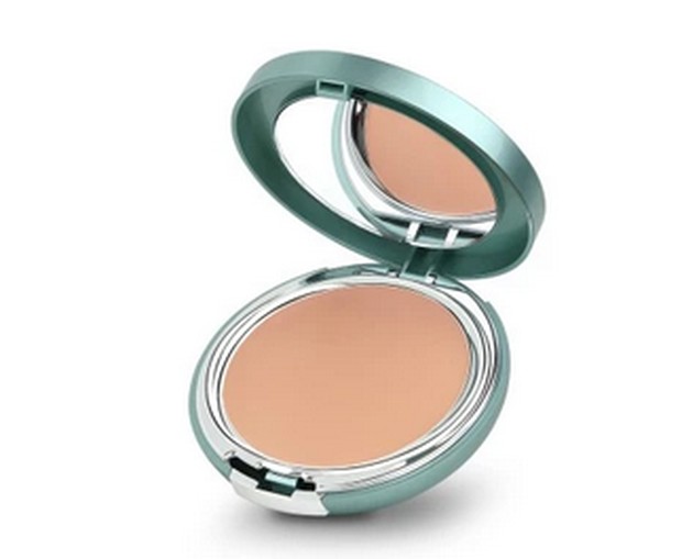 wardah exclusive liquid foundation/instagram.com/wardahbeauty wardah exclusive liquid foundation