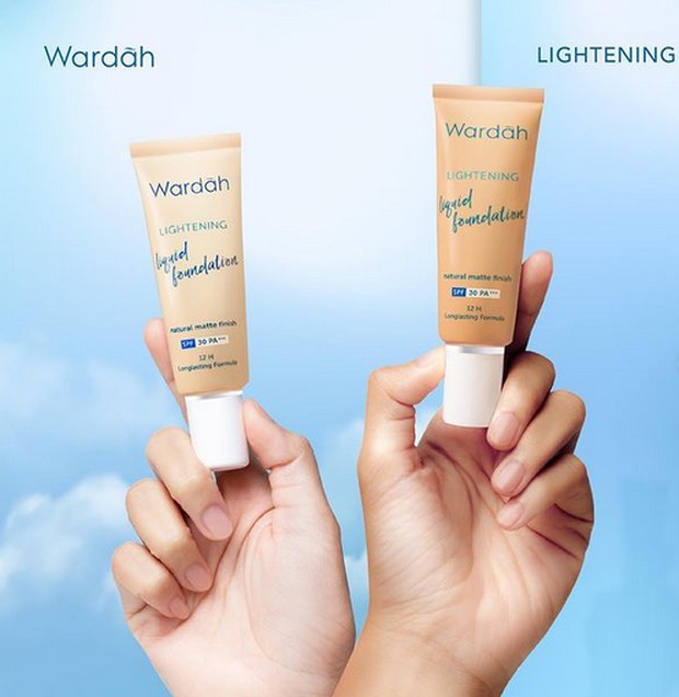 wardah lightening liquid foundation/instagram.com/wardahbeauty wardah lightening liquid foundation