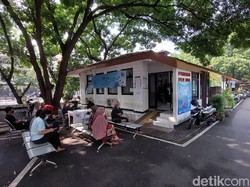 Warga Bandung Antusias Vaksinasi Corona di Hari Pertama Puasa