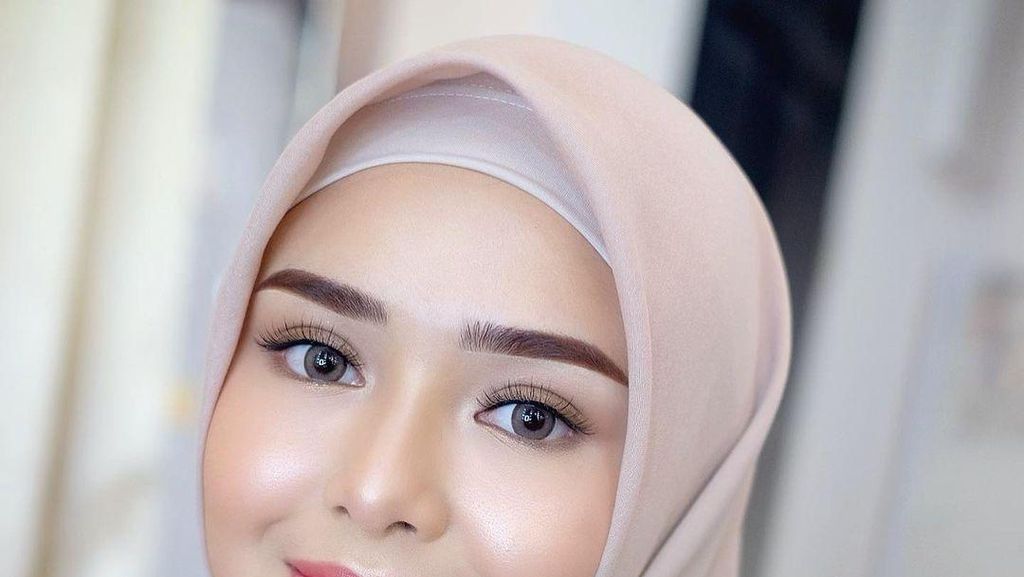 7 Foto Pesona Amanda Manopo Pakai Hijab, Didoakan Netizen Jadi Mualaf