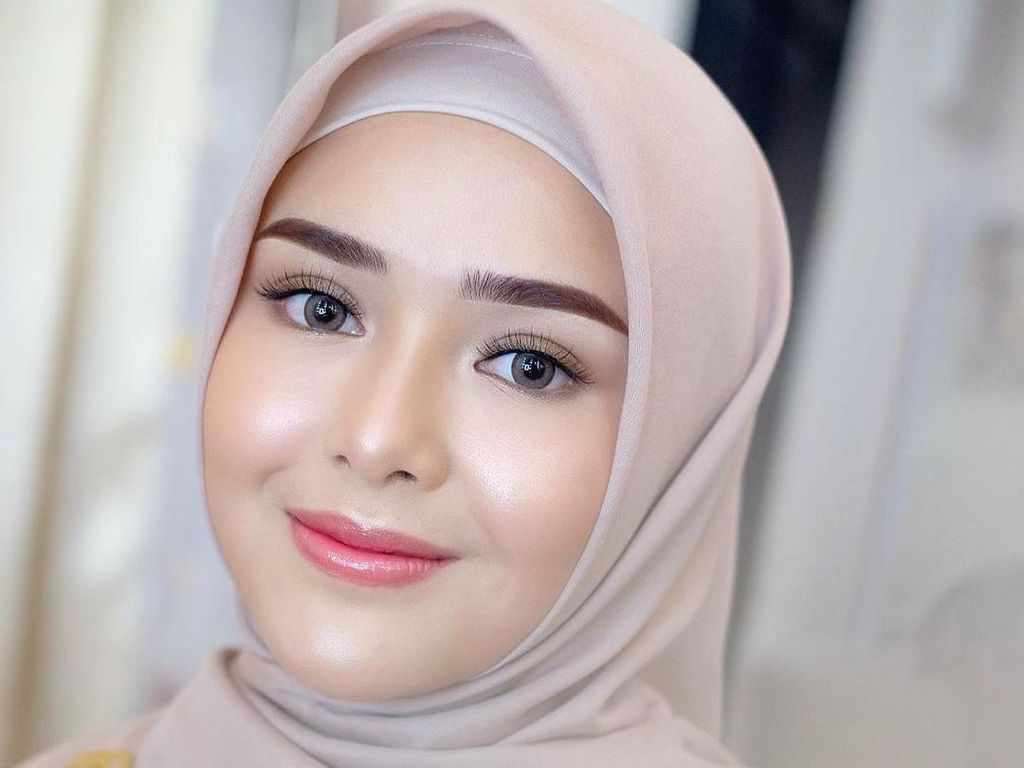 7 Foto Pesona Amanda Manopo Pakai Hijab, Didoakan Netizen Jadi Mualaf