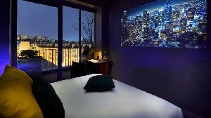 Bukan Bioskop, Ini Kamar Hotel
