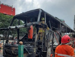 Ditinggal Tidur Sopir, Bus Antarkota Terbakar di Pasar Pagi Mangga Dua