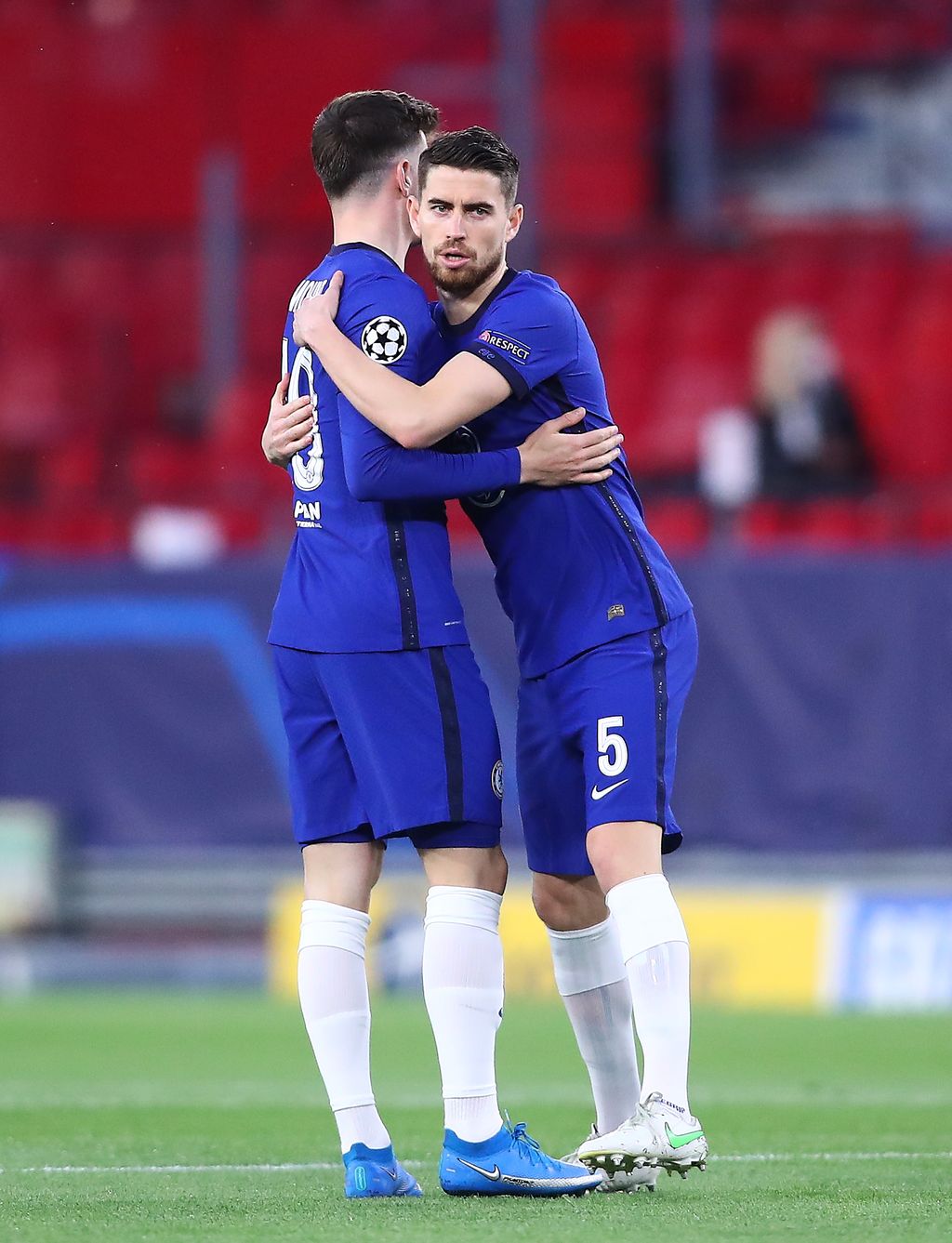 SEVILLE, SPAIN - APRIL 13: Jorginho and Mason Mount of Chelsea CF celebrate during the UEFA Champions League Quarter Final Second Leg match between Chelsea FC and FC Porto at Estadio Ramon Sanchez Pizjuan on April 13, 2021 in Seville, Spain. Sporting stadiums around Spain remain under strict restrictions due to the Coronavirus Pandemic as Government social distancing laws prohibit fans inside venues resulting in games being played behind closed doors. (Photo by Fran Santiago/Getty Images)