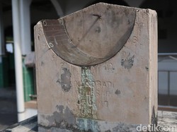 Kisah di Balik Jam Bancet, Penanda Waktu Salat Masjid Sabilurrosyaad Bantul