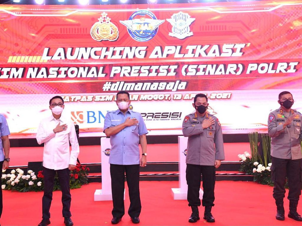 Apresiasi Aplikasi SIM Online Nasional, Bamsoet Sebut Bisa Tekan Pungli Apresiasi Aplikasi SIM Online Nasional, Bamsoet Sebut Bisa Tekan Pungli