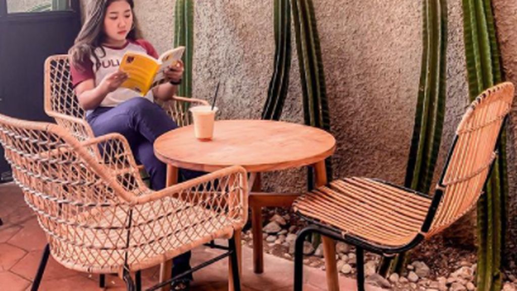 Disebut Mirip Adul, Ini Momen Kiky Saputri Saat Ngemil dan Ngopi di Kafe Disebut Mirip Adul, Ini Momen Kiky Saputri Saat Ngemil dan Ngopi di Kafe