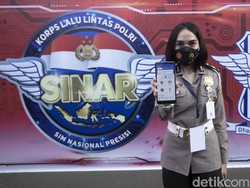 Bye Fotocopy! Puluhan Ribu Orang Berhasil Perpanjang SIM Lewat Aplikasi Digital Korlantas Polri