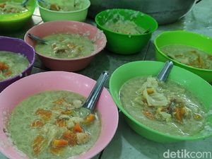 Bubur India Disajikan Lagi untuk Buka Puasa di Masjid Jami Pekojan Semarang Bubur India Disajikan Lagi untuk Buka Puasa di Masjid Jami Pekojan Semarang