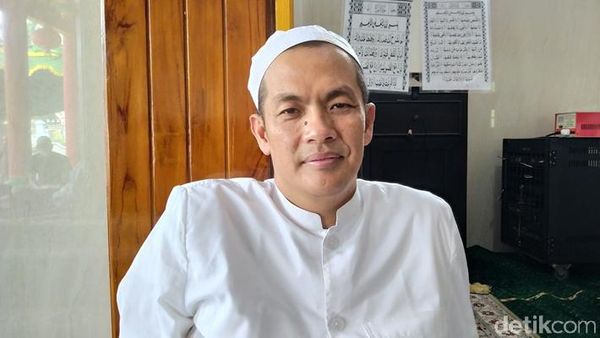 Lebih Dekat dengan Ustaz Mualaf di Masjid Mirip Kelenteng