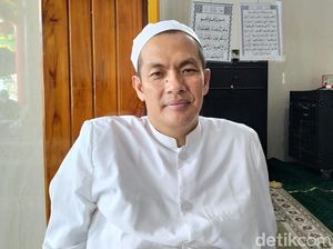 Lebih Dekat dengan Ustaz Mualaf di Masjid Mirip Kelenteng