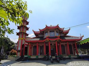Berkenalan dengan Ustaz Mualaf di Balik Masjid Mirip Kelenteng Magelang