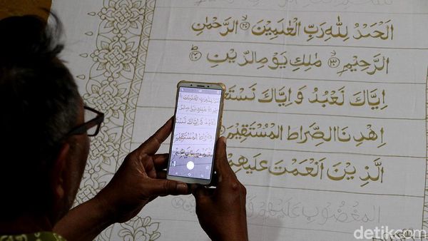 Melihat Proses Pembuatan Batik Alquran di Solo