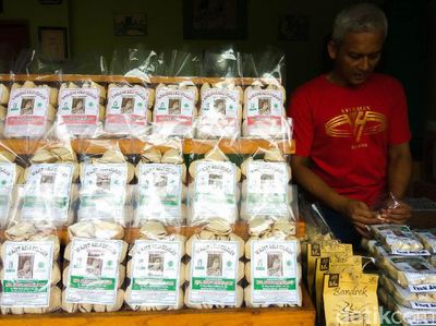 Menengok Sentra Wajik Asli Cililin