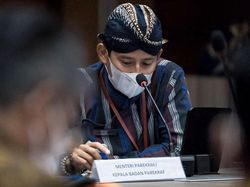 Menteri Populer Versi Survei Aman dari Reshuffle, Sandiaga: Belum Tentu Bro! Menteri Populer Versi Survei Aman dari Reshuffle, Sandiaga: Belum Tentu Bro!
