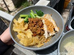 MieHaw : Berbuka Puasa dengan Bakmi Halal dan Bakso Goreng Renyah