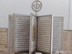 Menengok Pembuatan Mushaf Al-Quran dari Marmer 14 Ton di Pekalongan