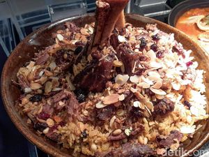 Buka Puasa dengan Nasi Mandi yang Pulen Berempah di Restoran Ini