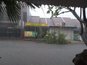 Banjir Terjadi di Bekasi Usai Hujan Es Mengguyur
