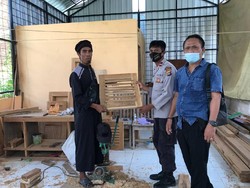 Dukung Pemulihan Ekonomi di NTB, Tokoh Agama Ini Buka Usaha Mebel