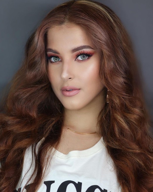 Rambut yang tebal dapat lebih mudah dikeringkan menggunakan ionic hairdryer agar enggak mudah kusut.