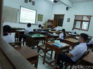 Jokowi Minta Sekolah Tatap Muka Terbatas Hanya 2 Hari Sepekan, 2 Jam Sehari Jokowi Minta Sekolah Tatap Muka Terbatas Hanya 2 Hari Sepekan, 2 Jam Sehari