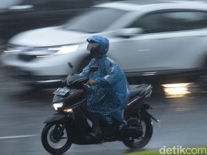 Ada Bibit Siklon Tropis 94W, Berikut Prakiraan Cuaca Selengkapnya!