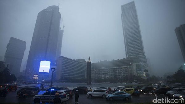 Waspada Bibit Siklon Tropis 94W di Indonesia