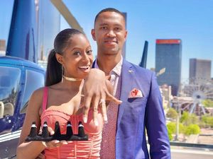 8 Momen Pria Tajir Melamar Kekasihnya dengan 5 Cincin Berlian