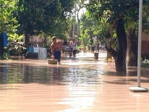 Banjir Madiun Landa 21 Desa, Puluhan Warga Mengungsi Banjir Madiun Landa 21 Desa, Puluhan Warga Mengungsi