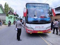 Ngeri! 3 Siswa SD Tewas-2 Luka Ditabrak Bus Saat Tunggu Ortu di Sumbar