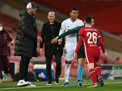 Detik-detik Casemiro Ribut sama Robertson, Bikin Zidane Nyengir?