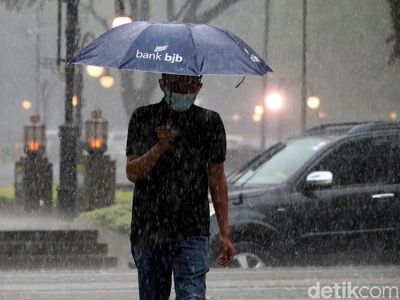 Cuaca Ekstrem, Bandung Diguyur Hujan Angin dan Petir