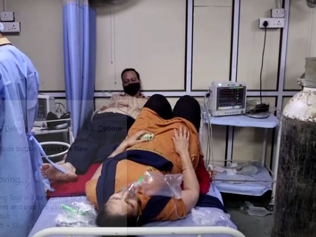 Di India, Satu Tempat Tidur Diisi Dua Pasien Covid-19 Di India, Satu Tempat Tidur Diisi Dua Pasien Covid-19