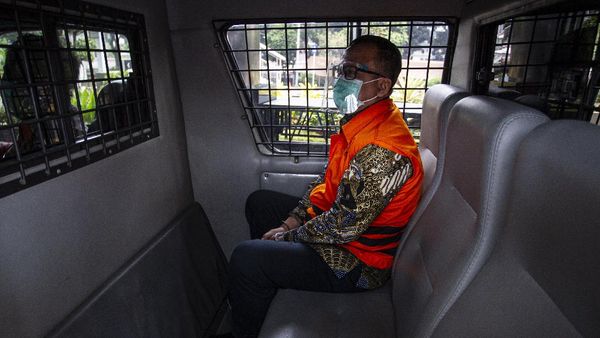 Potret Edhy Prabowo Jalani Sidang Perdana Saat Ramadhan