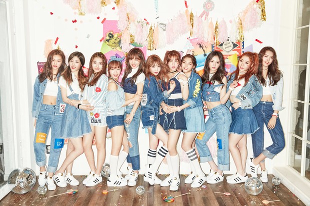 I.O.I Potret poster promosi grup I.O.I
