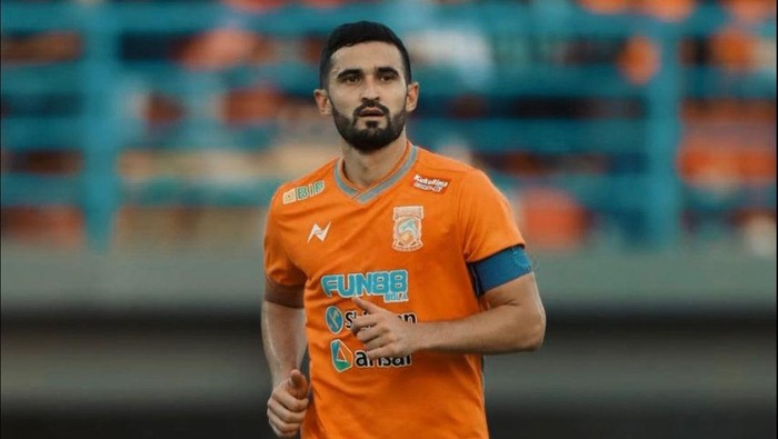 Pemain Borneo FC, Javlon Guseynov.