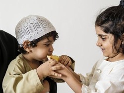 Hukum Masih Makan Sahur saat Adzan Subuh, Sah atau Tidak Puasanya?