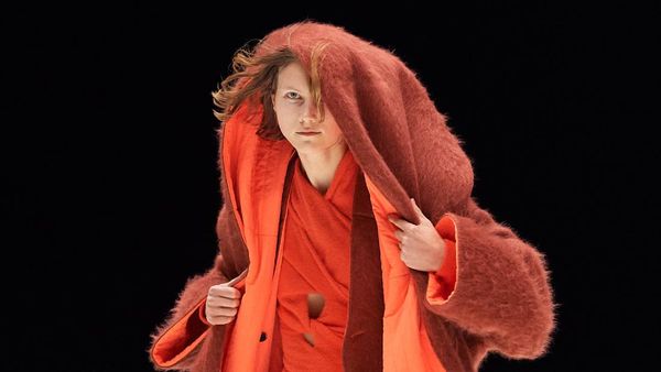 10 Koleksi Musim Dingin Kenzo 2021, Busana Geometris Hingga Floral