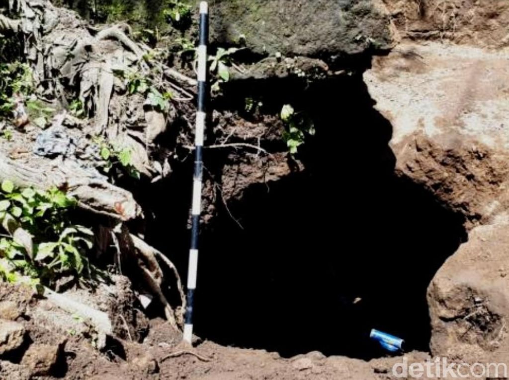 Lubang Mirip Gua Peninggalan Zaman Prasejarah di Bondowoso Masuk Ijen Geopark Lubang Mirip Gua Peninggalan Zaman Prasejarah di Bondowoso Masuk Ijen Geopark