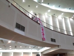 Mahasiswa Teriaki Gubsu Edy Saat Pidato di DPRD Sumut: Turunkan BBM!