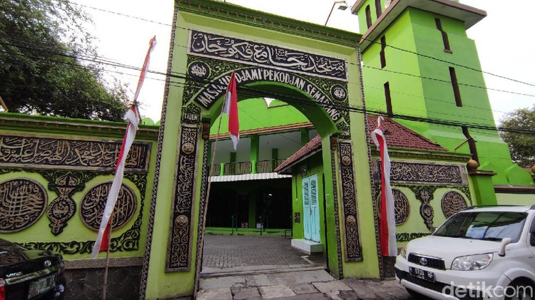 Melihat Arsitektur Timur Tengah Berusia 1 5 Abad Di Masjid Pekojan Semarang